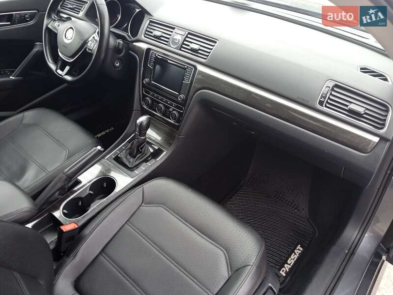 Седан Volkswagen Passat 2015 в Киеве