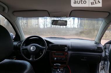 Седан Volkswagen Passat 2001 в Золочеві
