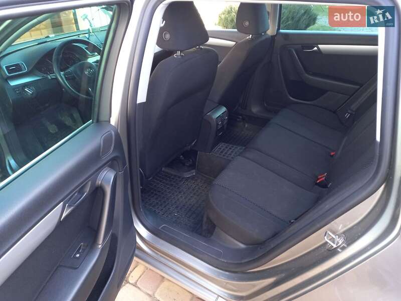 Универсал Volkswagen Passat 2012 в Киеве фото 16 Универсал Volkswagen Passat 2012 в Киеве