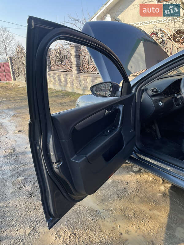 Универсал Volkswagen Passat 2013 в Богородчанах