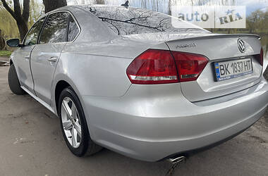 Седан Volkswagen Passat 2012 в Ровно