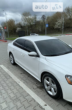 Седан Volkswagen Passat 2012 в Тернополі