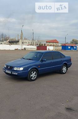 Седан Volkswagen Passat 1996 в Черкасах