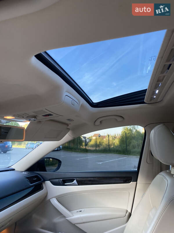Седан Volkswagen Passat 2015 в Луцке