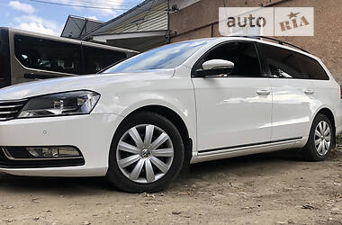Універсал Volkswagen Passat 2011 в Вижниці