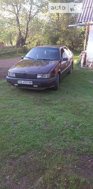 Седан Volkswagen Passat 1993 в 