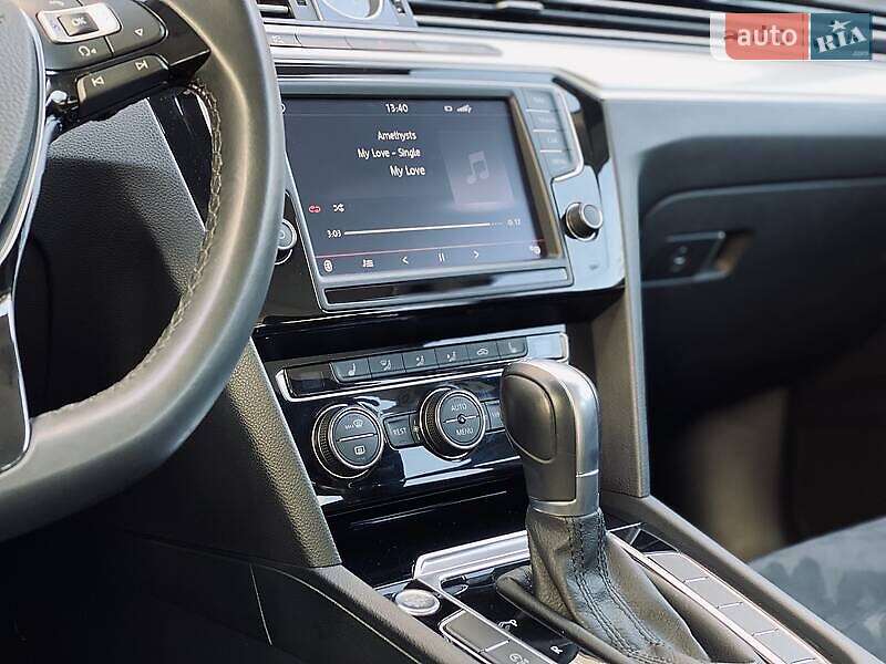 Универсал Volkswagen Passat 2015 в Ивано-Франковске