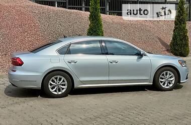 Седан Volkswagen Passat 2017 в Ровно