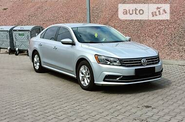 Седан Volkswagen Passat 2017 в Ровно