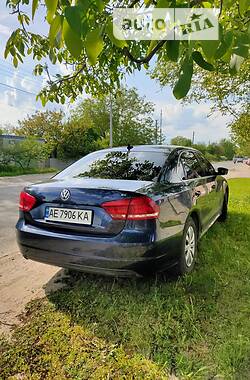 Седан Volkswagen Passat 2013 в Дніпрі