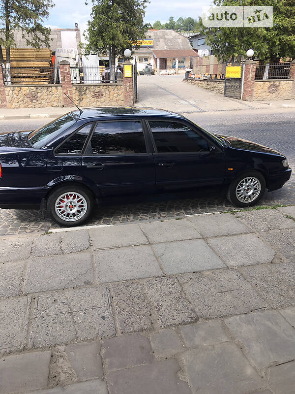 Седан Volkswagen Passat 1995 в Теребовле