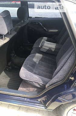 Седан Volkswagen Passat 1995 в 