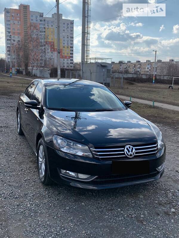 Хетчбек Volkswagen Passat 2014 в Харкові