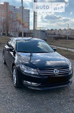 Хетчбек Volkswagen Passat 2014 в Харкові