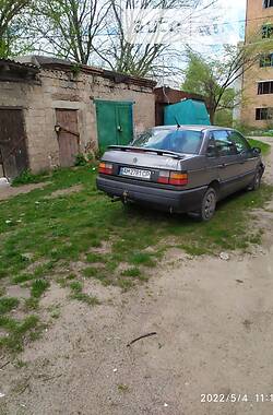 Седан Volkswagen Passat 1990 в Коростене