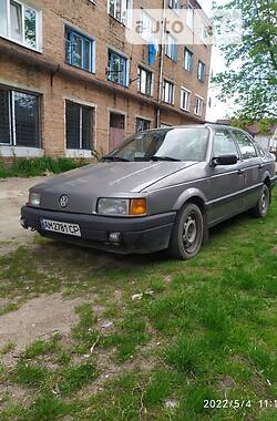 Седан Volkswagen Passat 1990 в Коростене