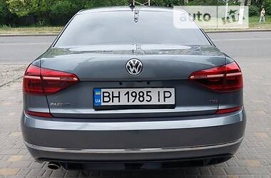 Седан Volkswagen Passat 2017 в Одессе