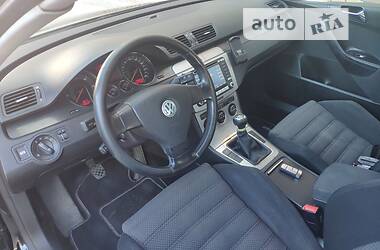 Седан Volkswagen Passat 2005 в Луцке