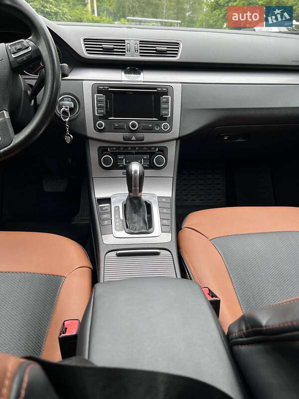 Седан Volkswagen Passat 2011 в Луцке