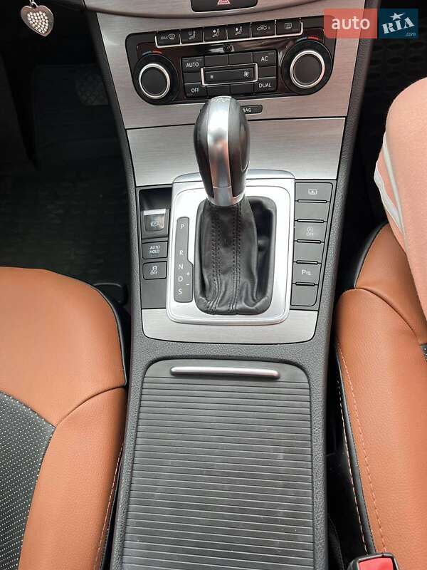 Седан Volkswagen Passat 2011 в Луцке