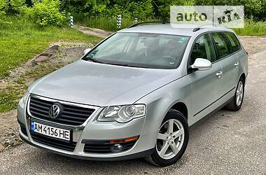 Універсал Volkswagen Passat 2010 в Житомирі