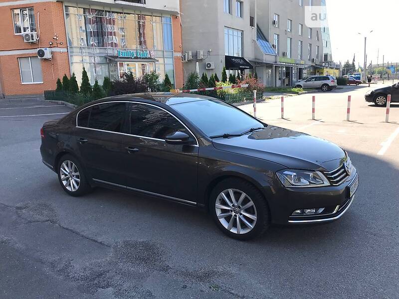 Седан Volkswagen Passat 2014 в Харкові