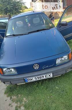 Седан Volkswagen Passat 1988 в Луцьку