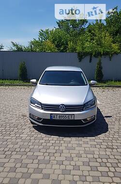 Седан Volkswagen Passat 2012 в Ивано-Франковске