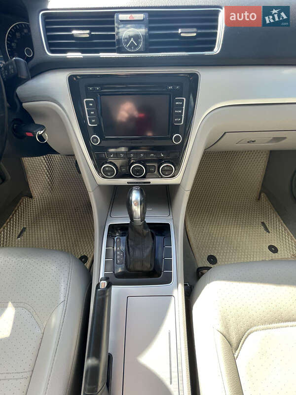 Седан Volkswagen Passat 2012 в Дрогобичі