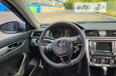 Седан Volkswagen Passat 2015 в Днепре