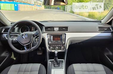 Седан Volkswagen Passat 2015 в Днепре