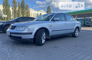 Седан Volkswagen Passat 1997 в Киеве