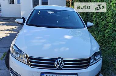 Седан Volkswagen Passat 2012 в Львові