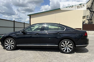 Седан Volkswagen Passat 2018 в Луцке