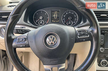 Седан Volkswagen Passat 2012 в 