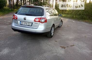 Універсал Volkswagen Passat 2008 в Житомирі