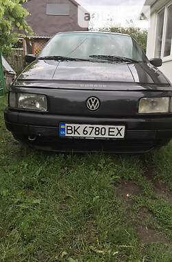Седан Volkswagen Passat 1993 в Ровно