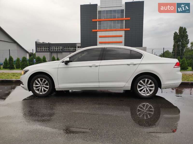 Седан Volkswagen Passat 2017 в 