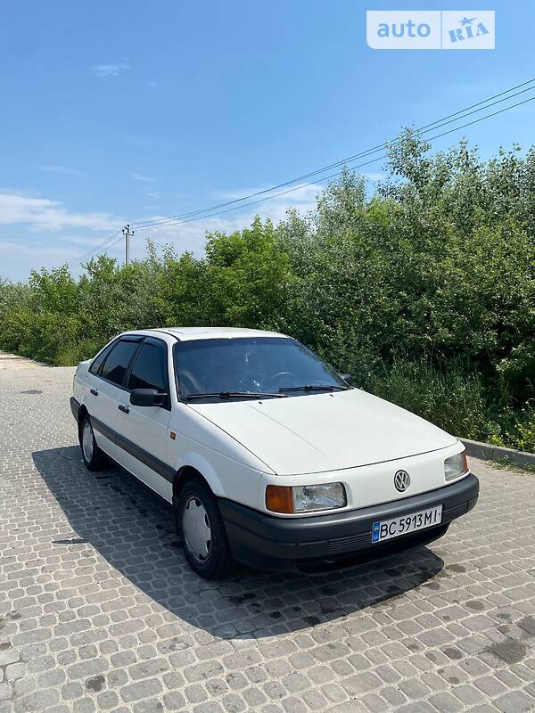 Седан Volkswagen Passat 1993 в Львові