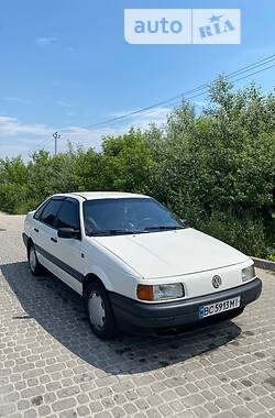 Седан Volkswagen Passat 1993 в Львові