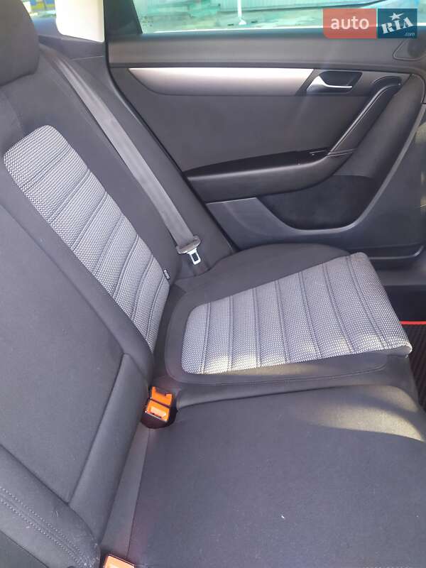Універсал Volkswagen Passat 2011 в Овручі