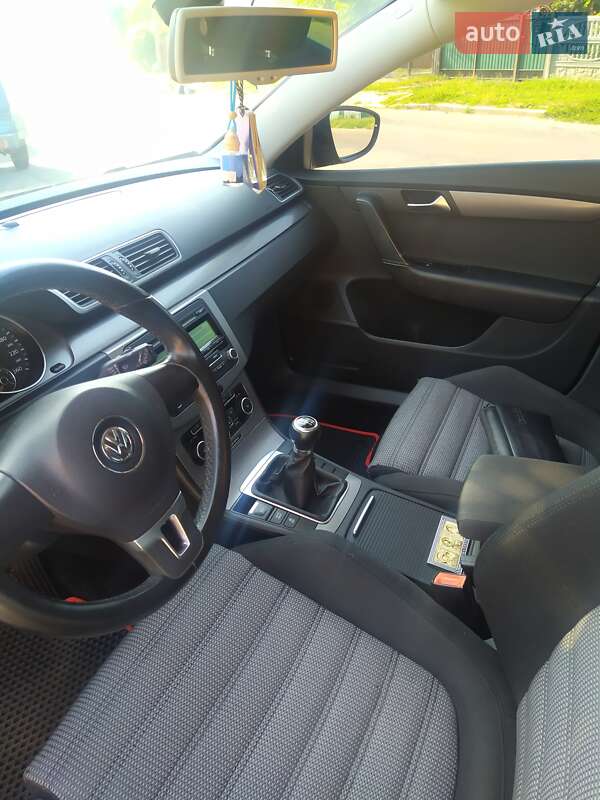 Універсал Volkswagen Passat 2011 в Овручі