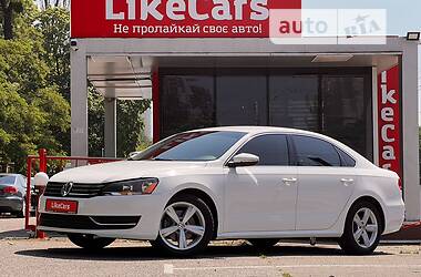 Седан Volkswagen Passat 2012 в Киеве