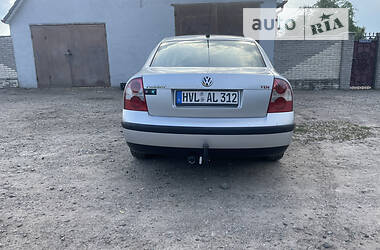 Седан Volkswagen Passat 2004 в Барышевке