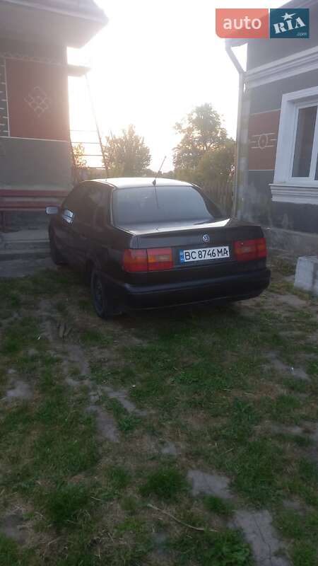 Седан Volkswagen Passat 1994 в Львове