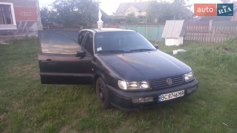 Седан Volkswagen Passat 1994 в Львове
