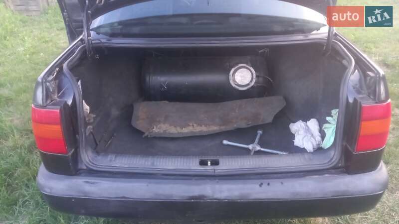 Седан Volkswagen Passat 1994 в Львове