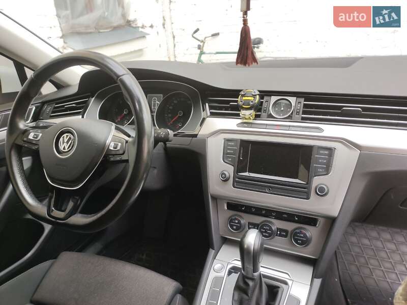 Седан Volkswagen Passat 2017 в Миргороде