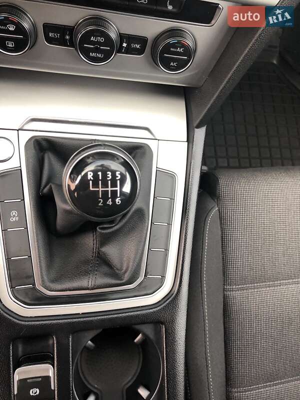 Универсал Volkswagen Passat 2015 в Житомире