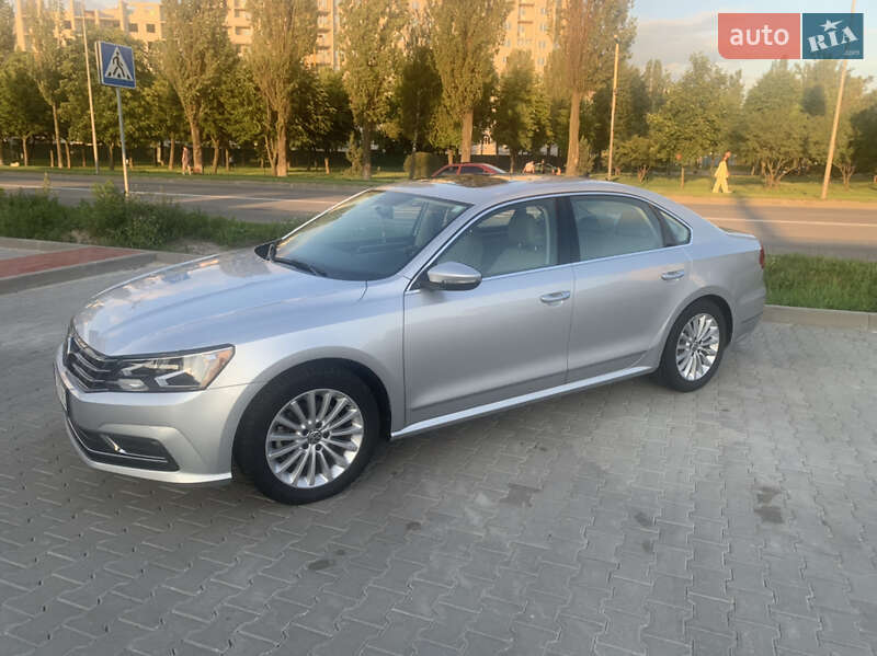Седан Volkswagen Passat 2016 в Киеве